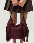 Borsa a spalla in suede con frange e borchie