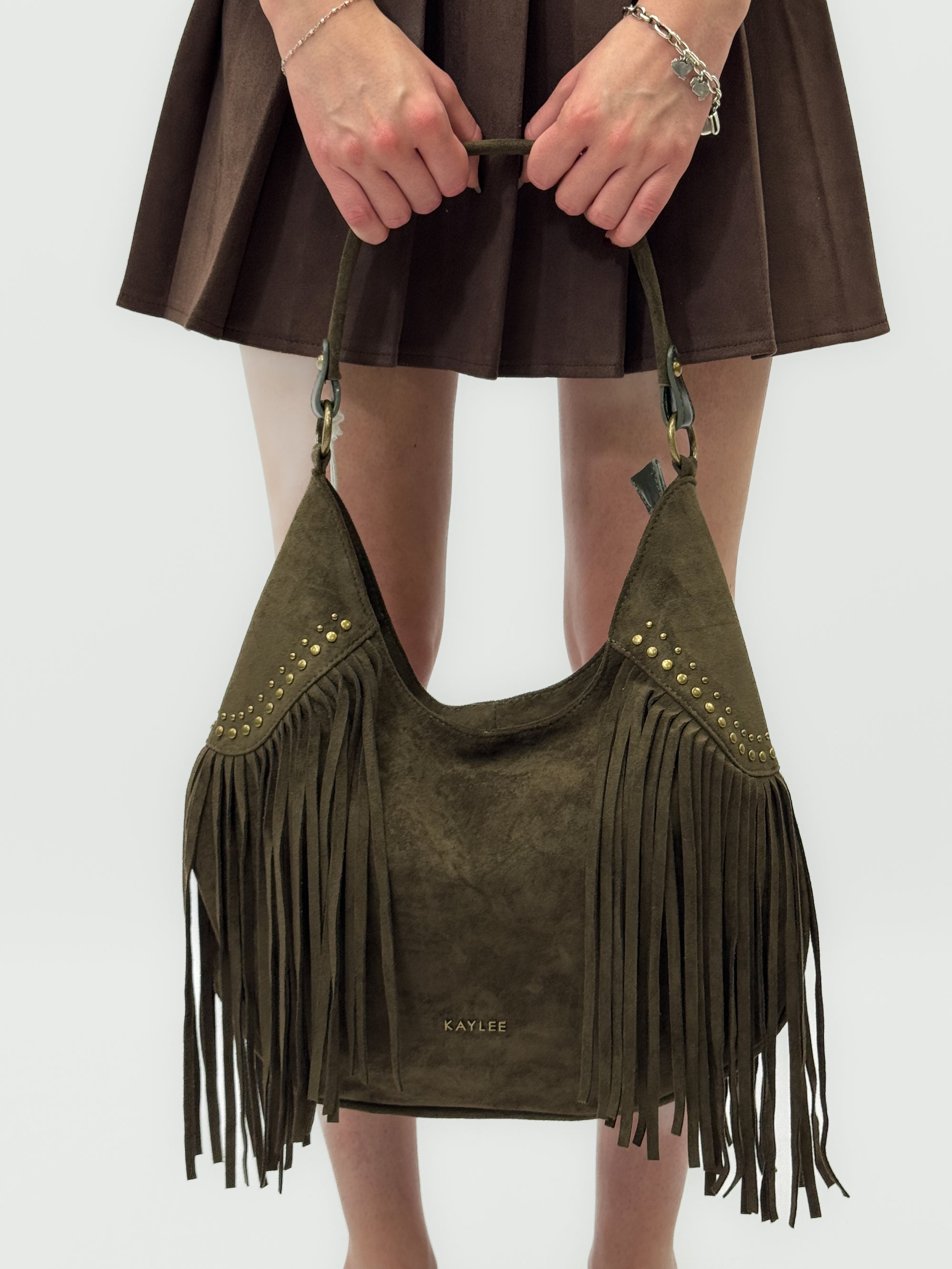 Borsa a spalla in suede con frange e borchie