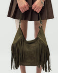 Borsa a spalla in suede con frange e borchie