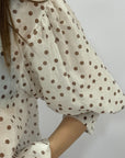 Camicia in chiffon a pois con maniche a sbuffo