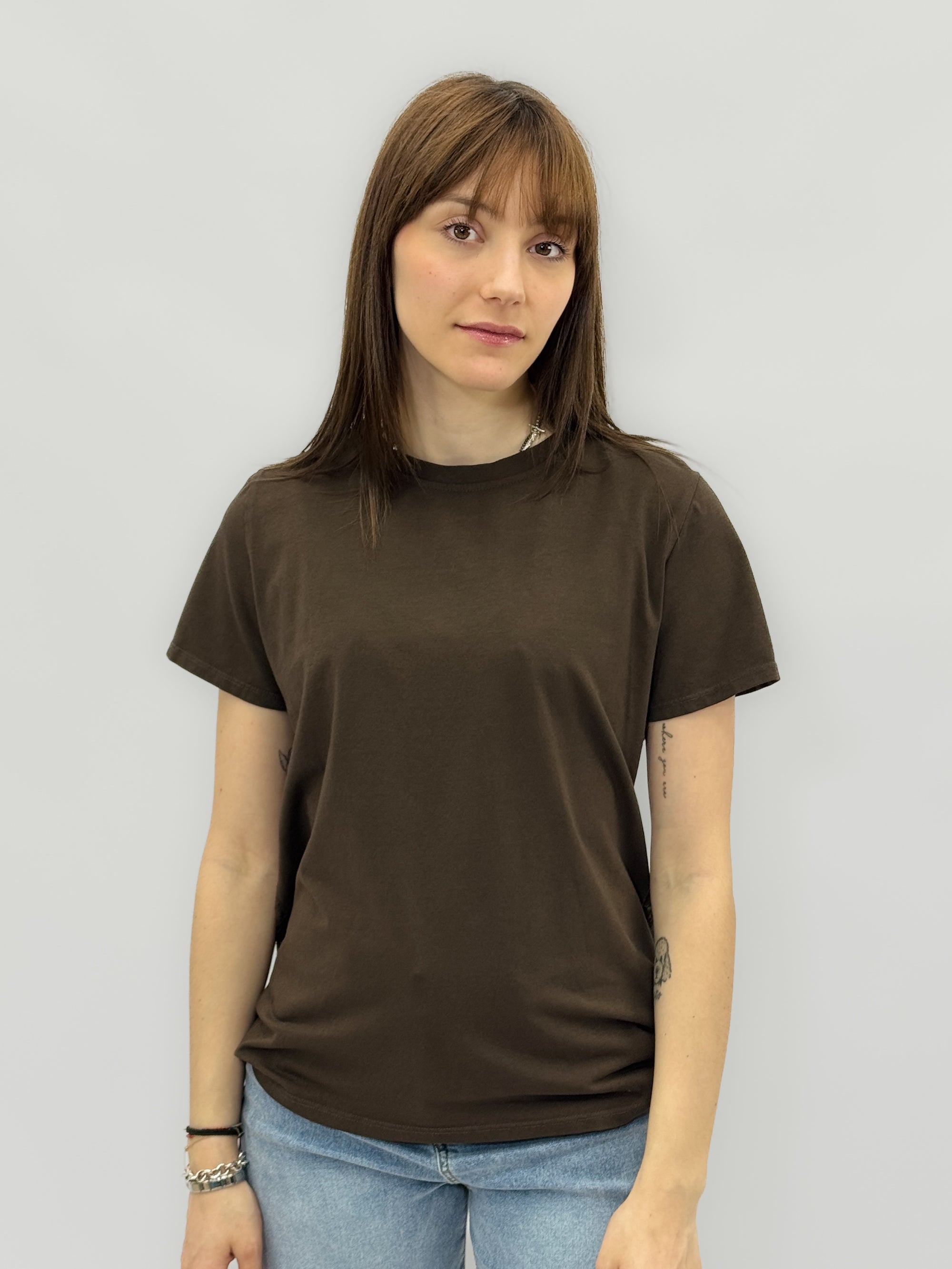 T-shirt con retro in sangallo e fondo smerlato
