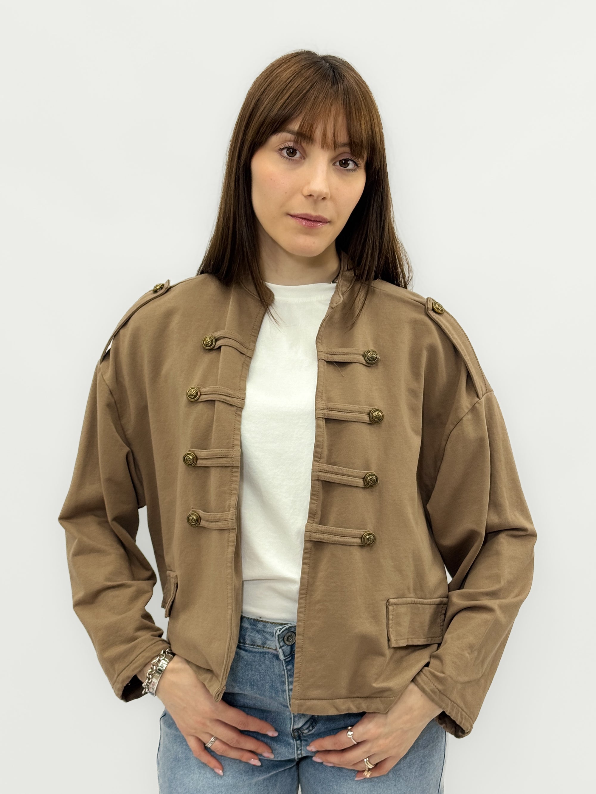 Giacca stile militare con bottoni decorativi