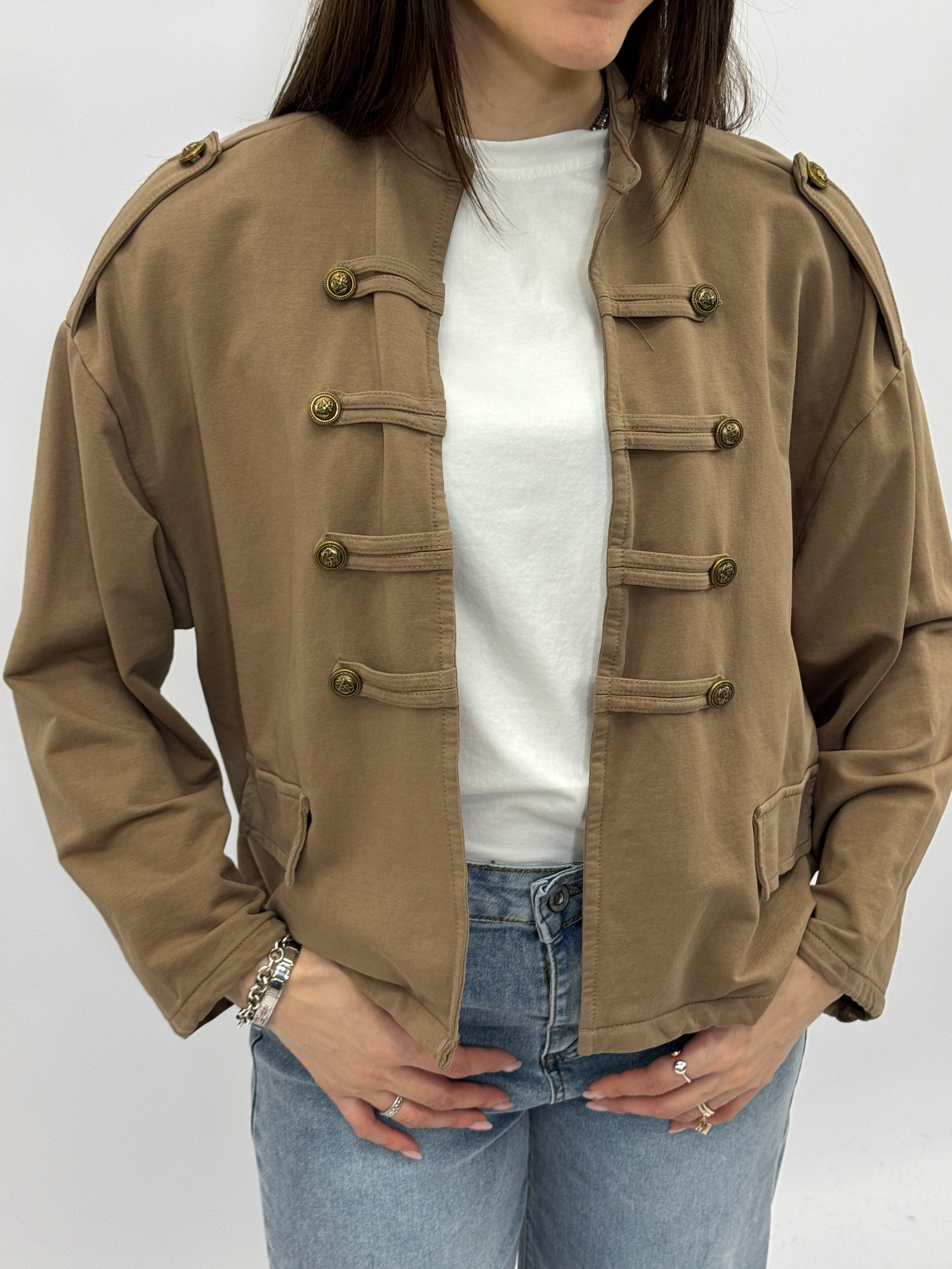 Giacca stile militare con bottoni decorativi