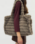 Maxi shopper in pelliccia ecologica