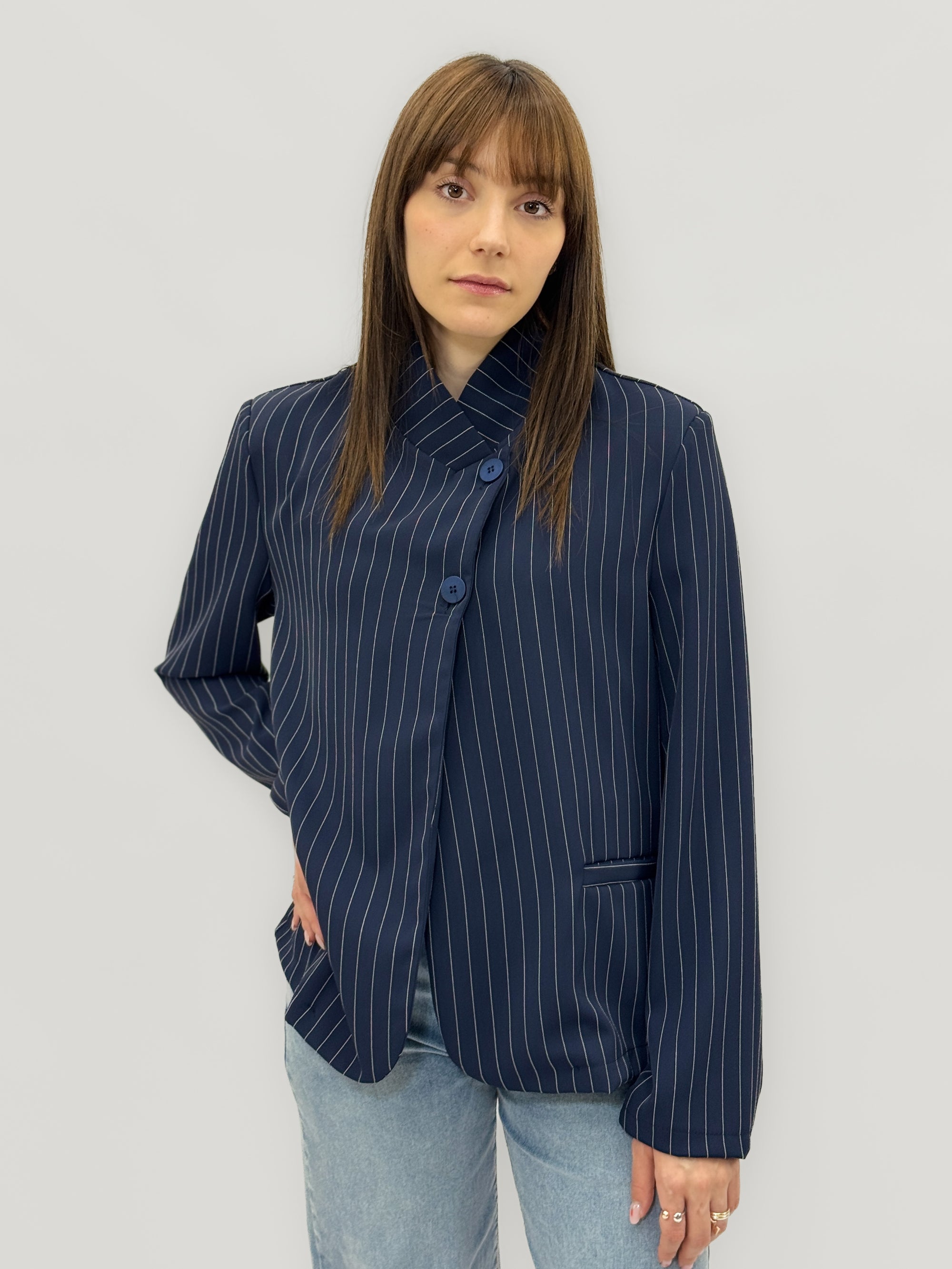 Blazer leggero con collo strutturato e righe sottili