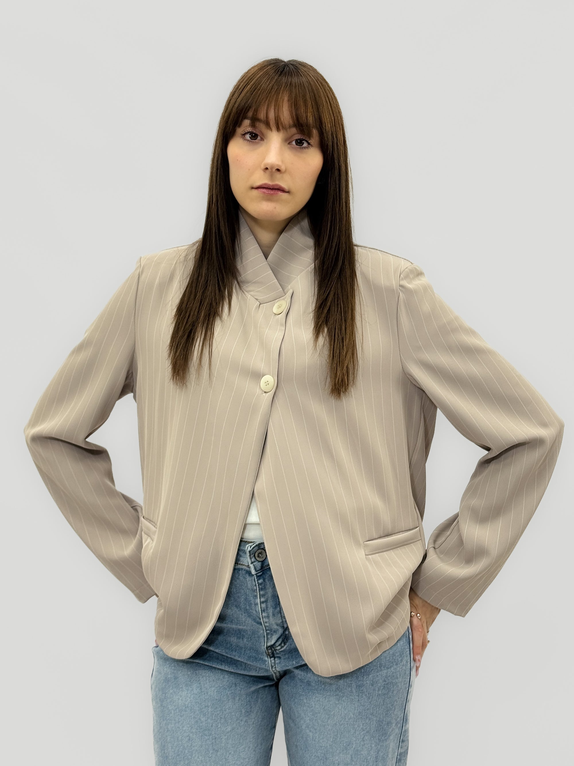 Blazer leggero con collo strutturato e righe sottili