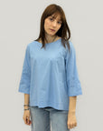 Blusa girocollo in cotone con manica a 3/4 e linea pulita