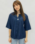 Blusa in denim leggero con scollo a V e bottone