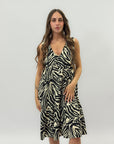 Abito animalier con scollo a V