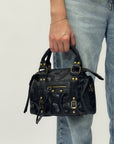 Borsa a mano con dettagli borchiati