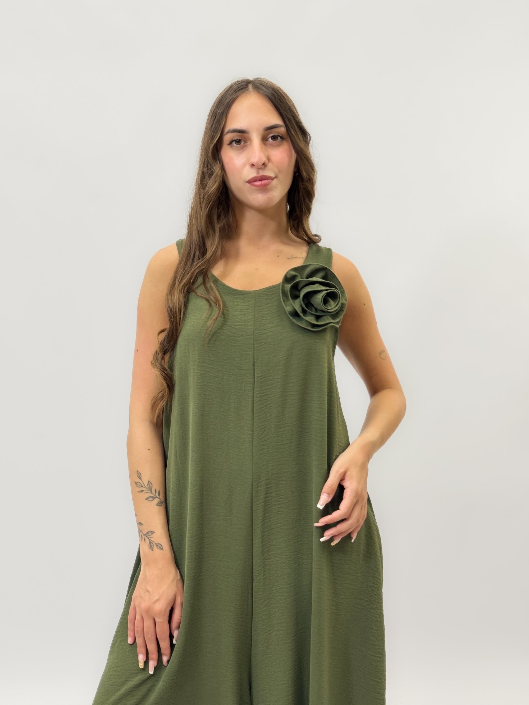 Tuta lunga con fiore