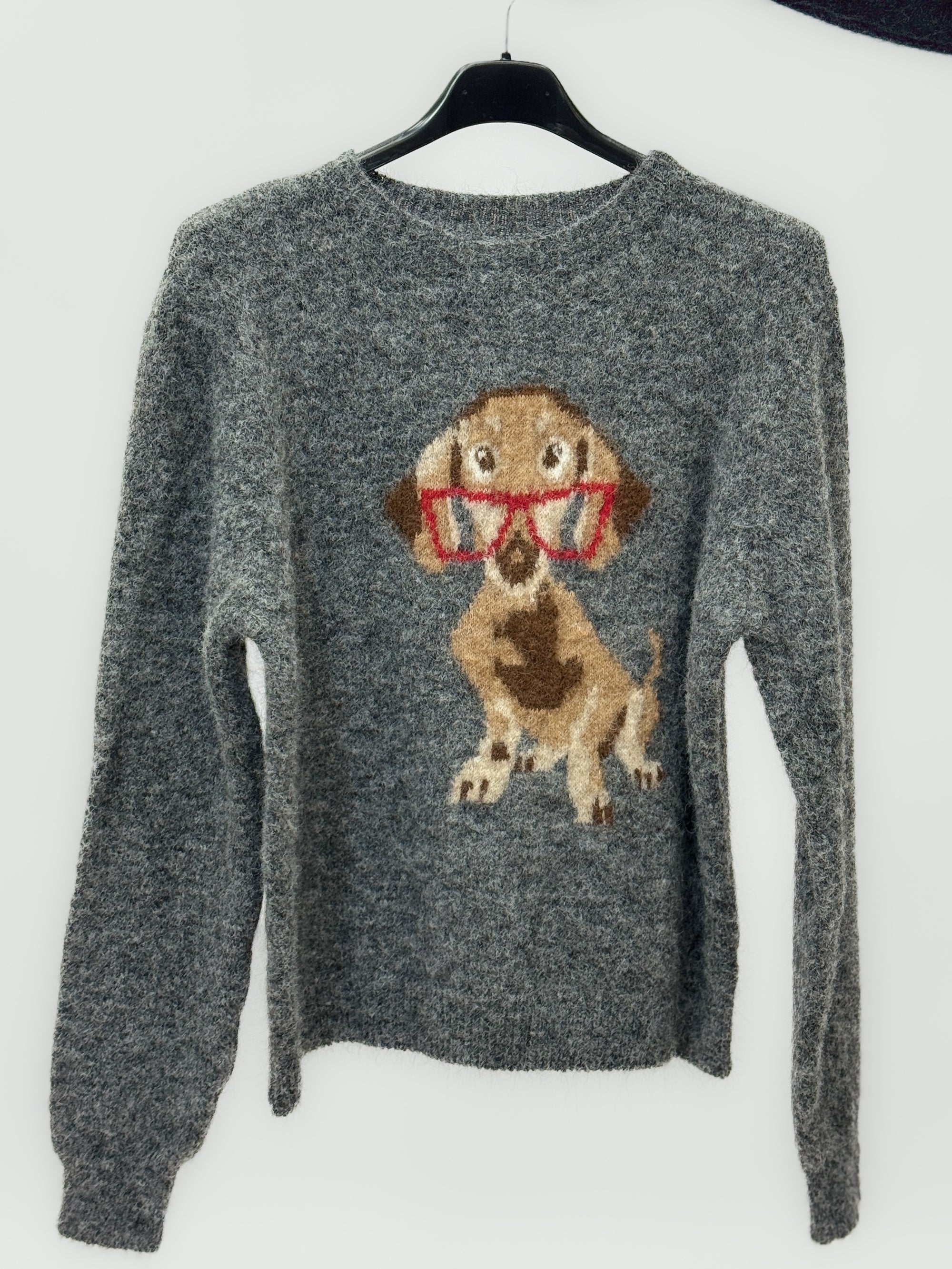 Maglione con bassotto – Misto lana soffice e dettagli ricamati