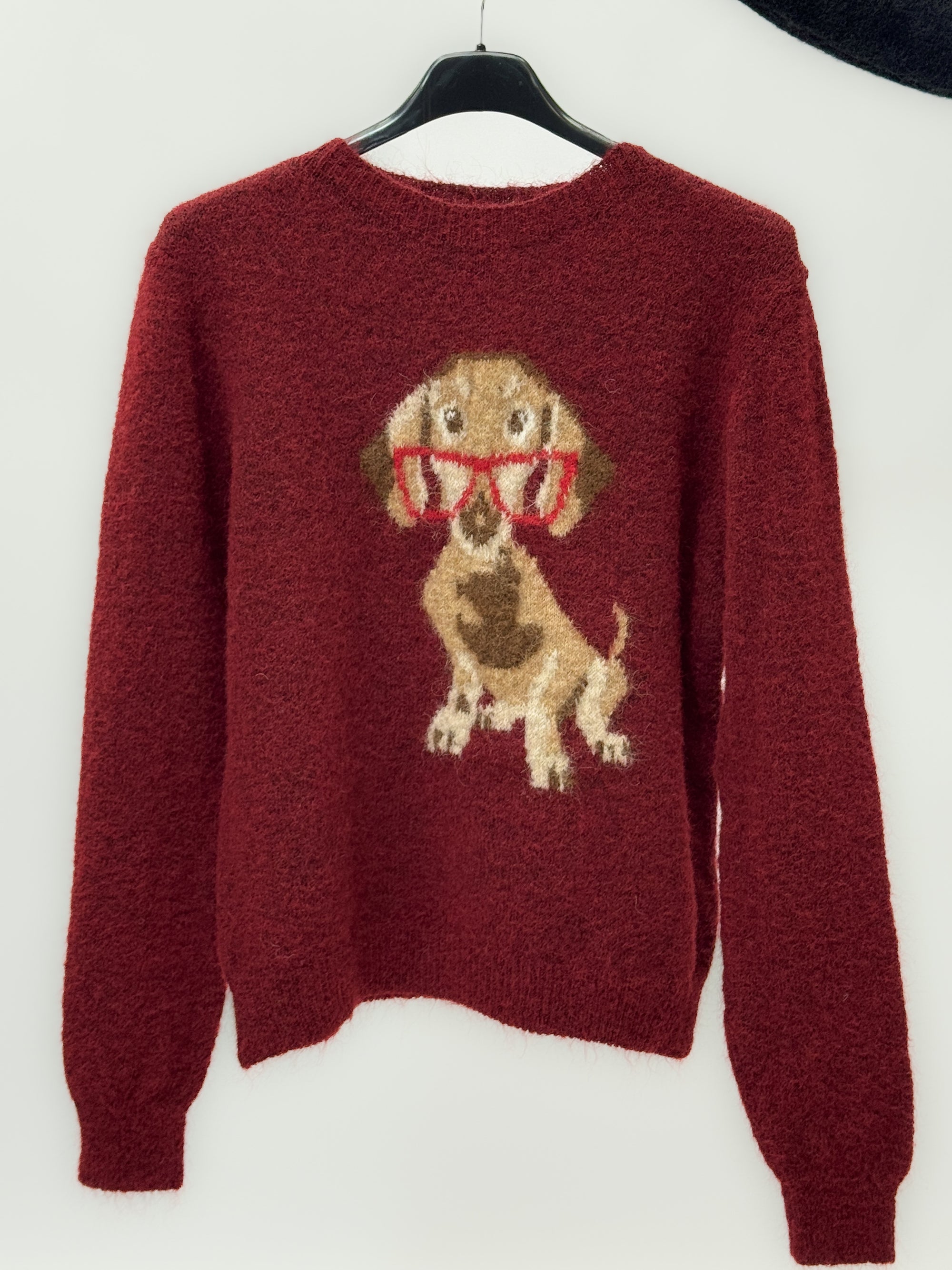 Maglione con bassotto – Misto lana soffice e dettagli ricamati