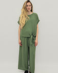 Completo morbido con pantaloni palazzo e top relaxed