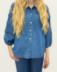 Camicia in denim leggero con maniche ampie
