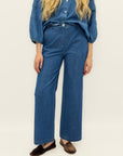 Pantaloni in denim leggero con camicia e pantalone ampio