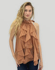 Top smanicato con collo alto e balze frontali