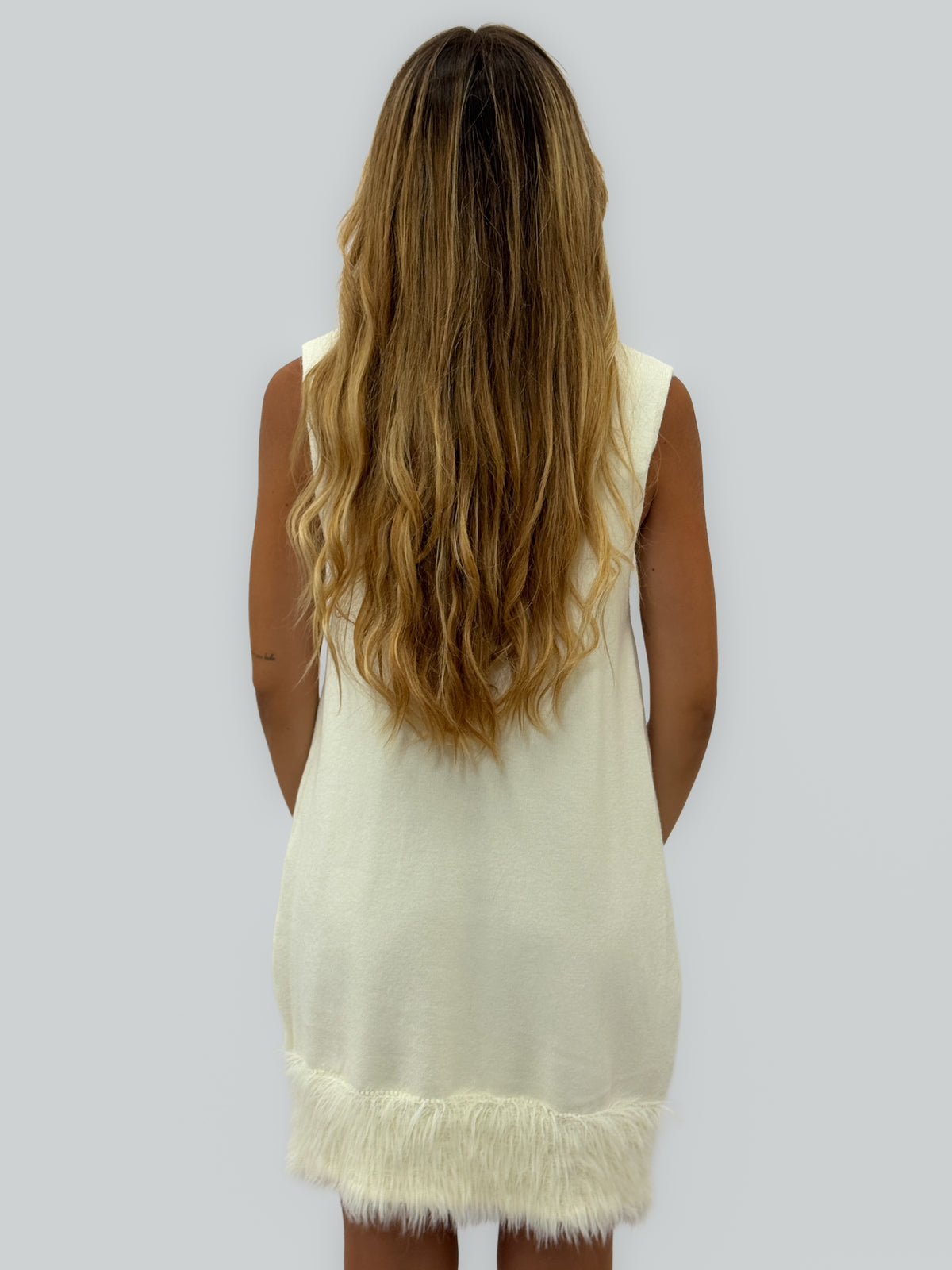 Abito smanicato donna in maglia con bordo in ecopelliccia