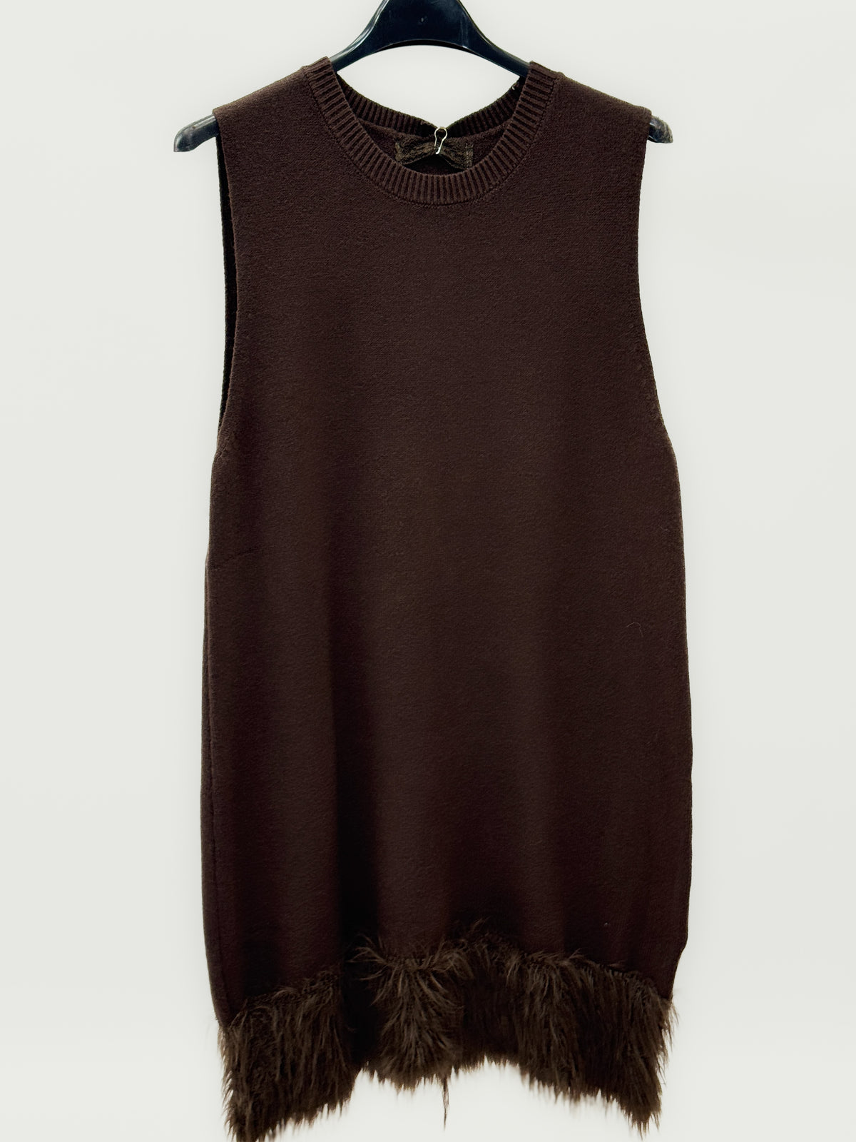 Abito smanicato donna in maglia con bordo in ecopelliccia