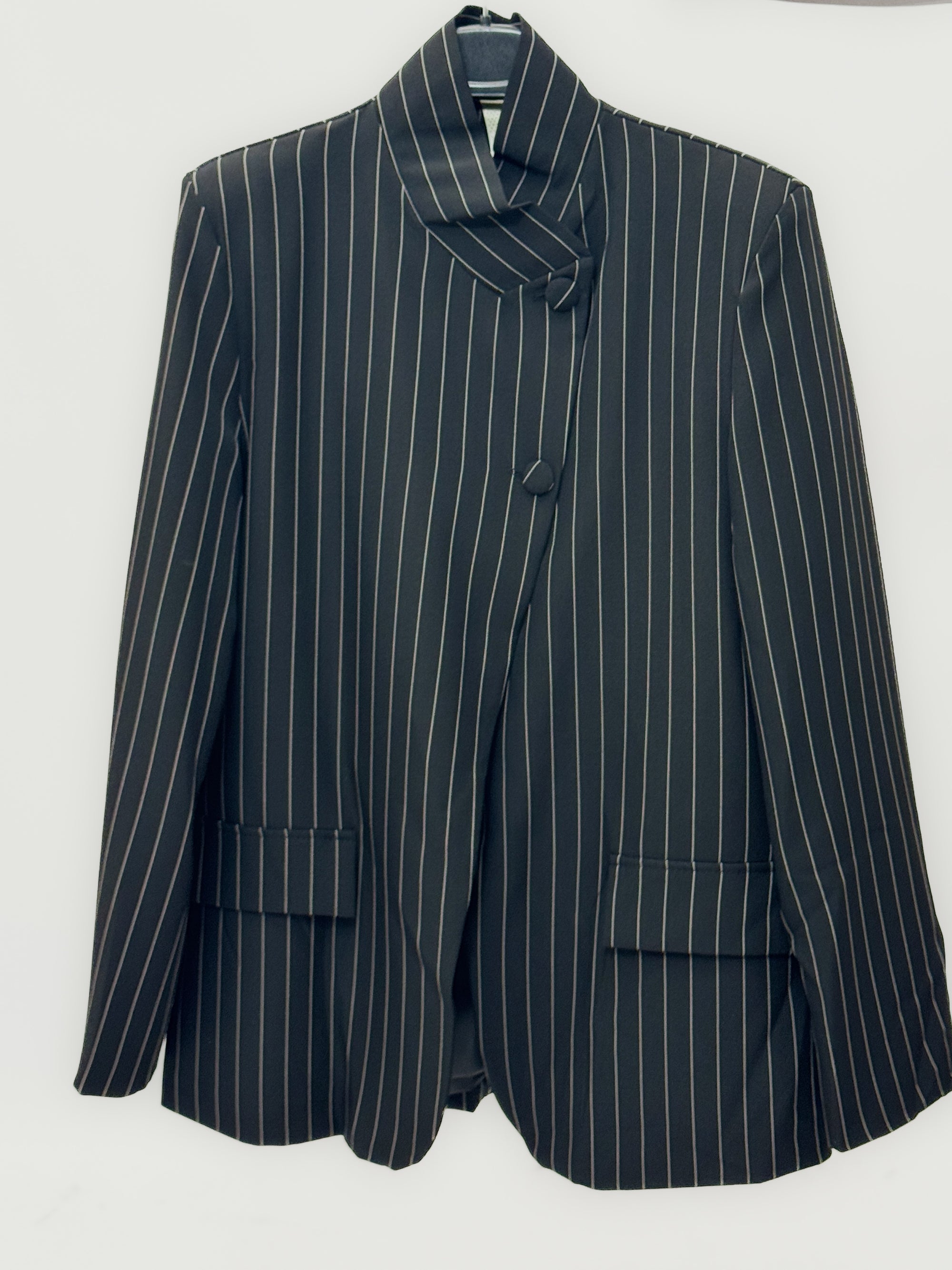 Blazer leggero con collo strutturato e righe sottili