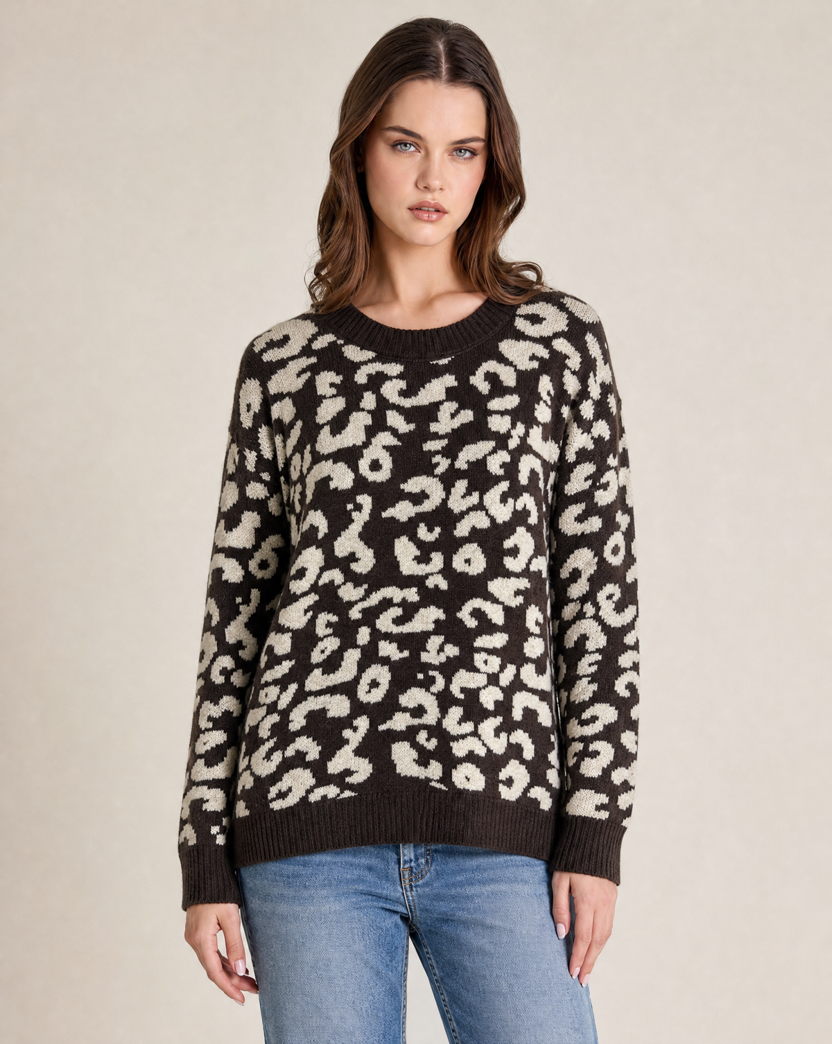 Maglia donna animalier girocollo a maniche lunghe Marrone indossata da Polly 2, foto 1
