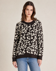 Maglia donna animalier girocollo a maniche lunghe Marrone indossata da Polly 2, foto 1