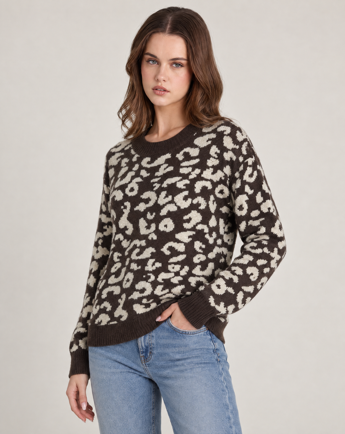 Maglia donna animalier girocollo a maniche lunghe Marrone indossata da Polly 2, foto 2