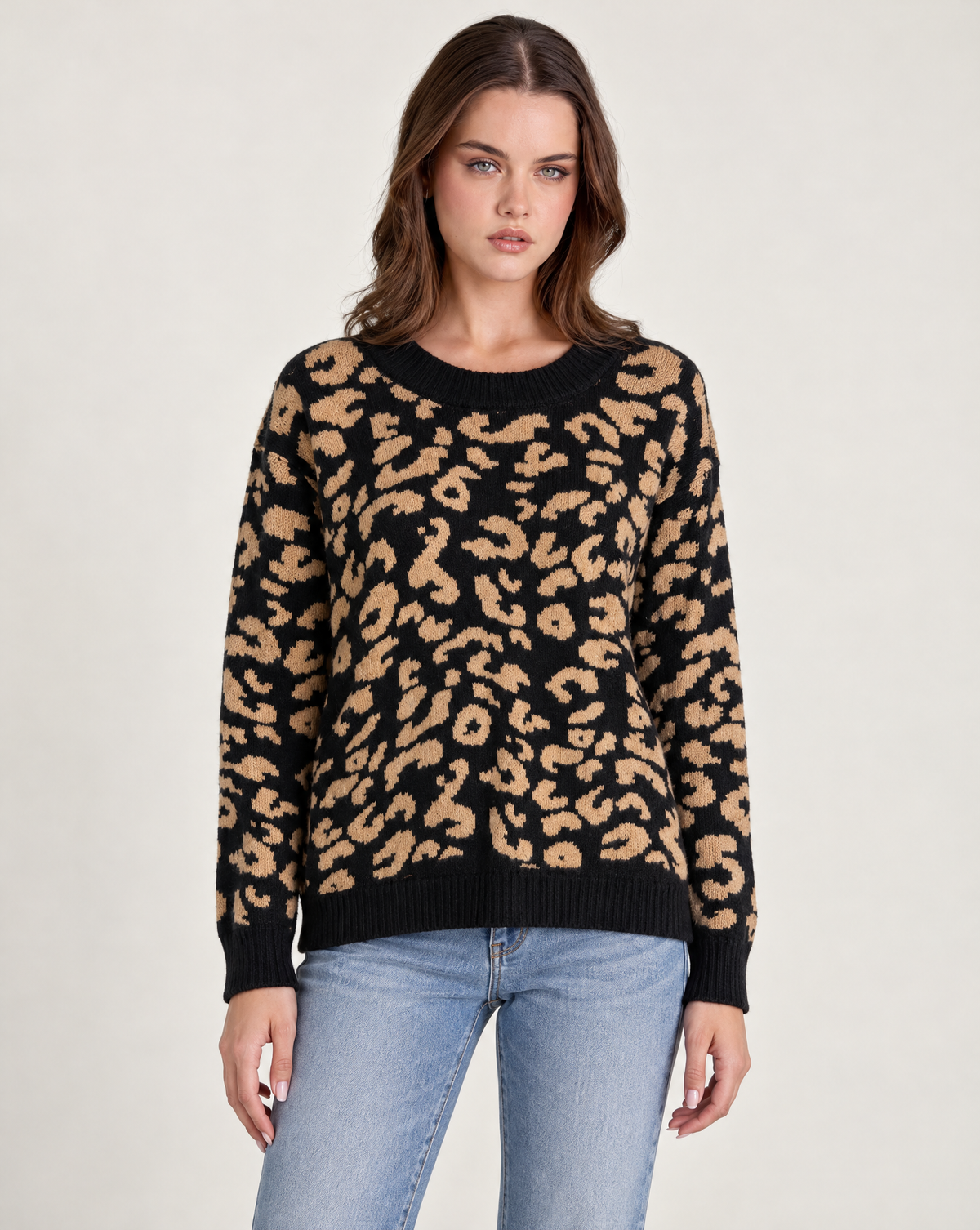 Maglia donna animalier girocollo a maniche lunghe Nero indossata da Polly 2, foto 1