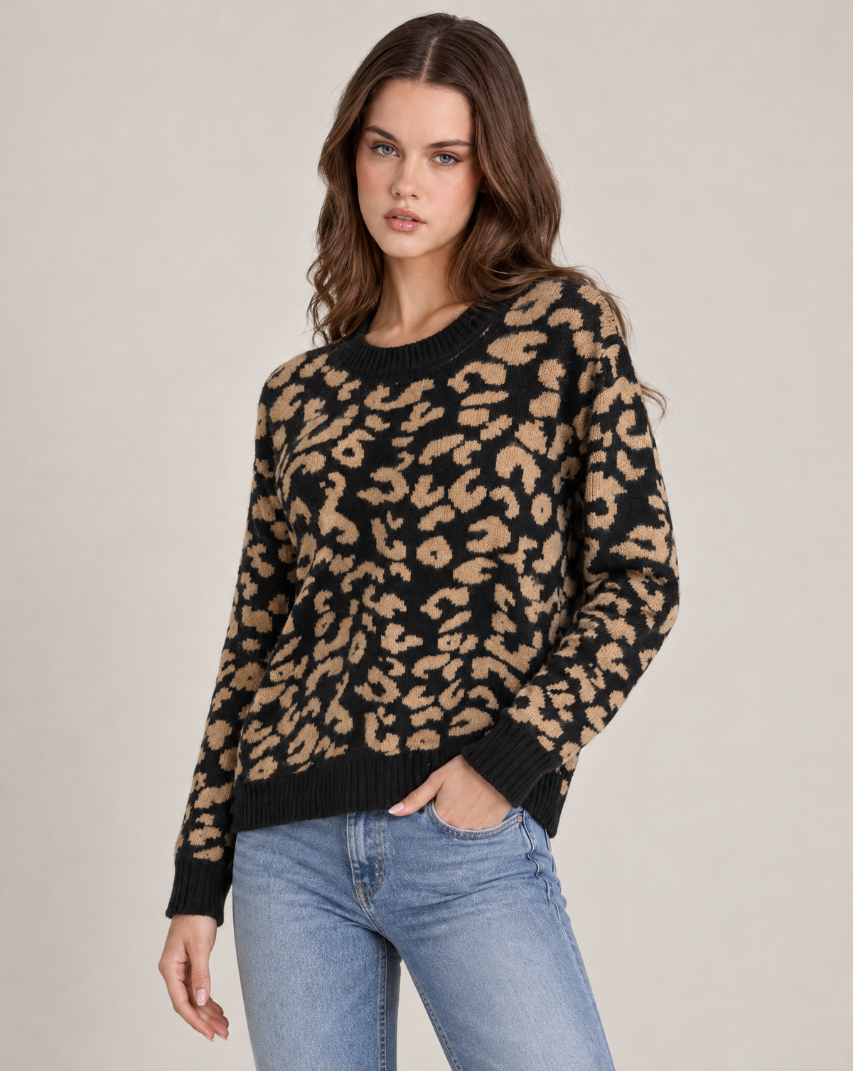 Maglia donna animalier girocollo a maniche lunghe Nero indossata da Polly 2, foto 2