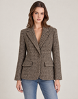 Blazer donna effetto tweed con revers Marrone indossata da Polly 2, foto 1
