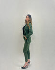 Pantaloni a sigaretta con svolta