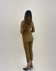 Pantaloni a sigaretta con svolta