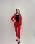Pantaloni a sigaretta con svolta