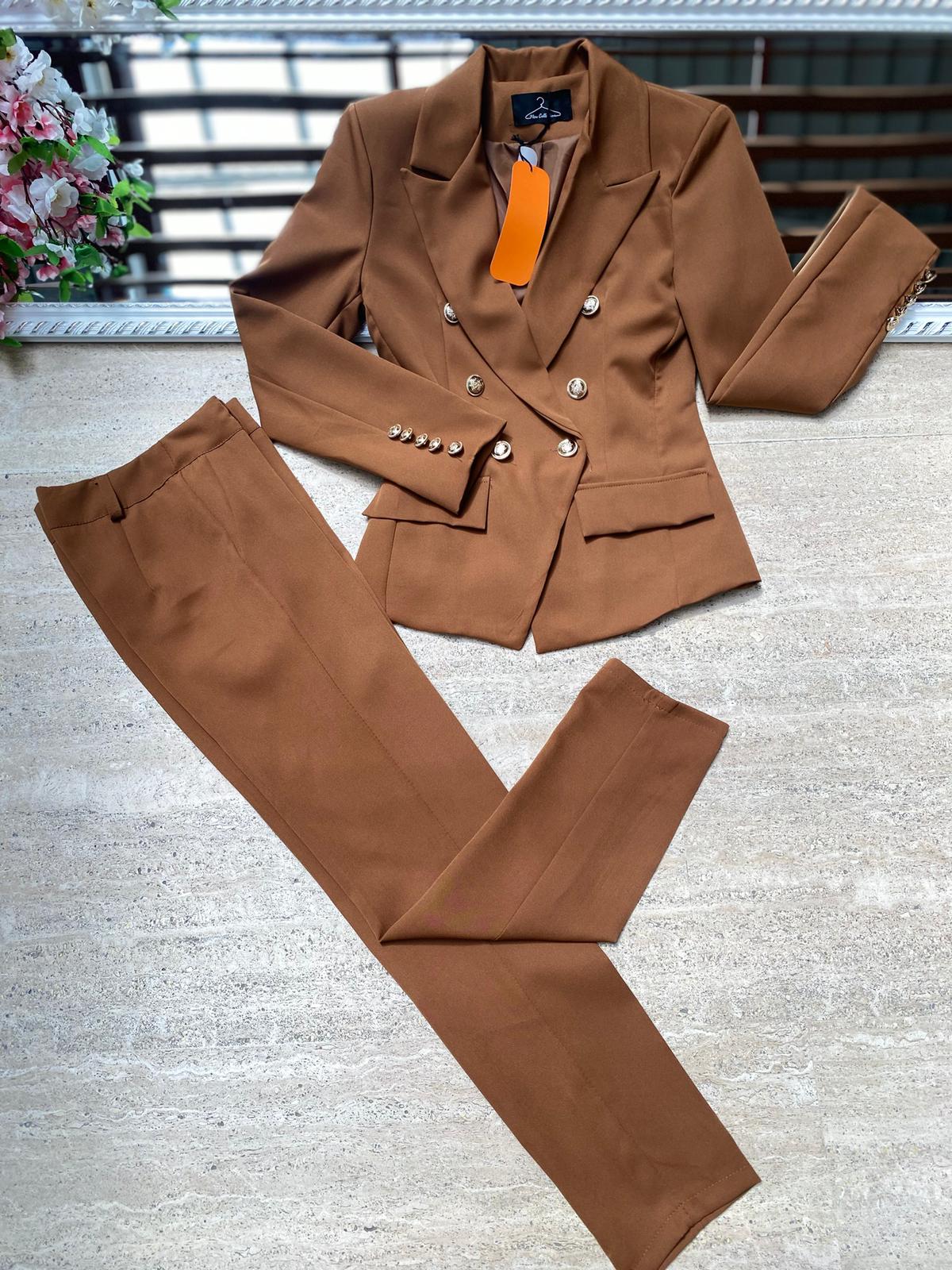 Completo elegante giacca e pantaloni a sigaretta