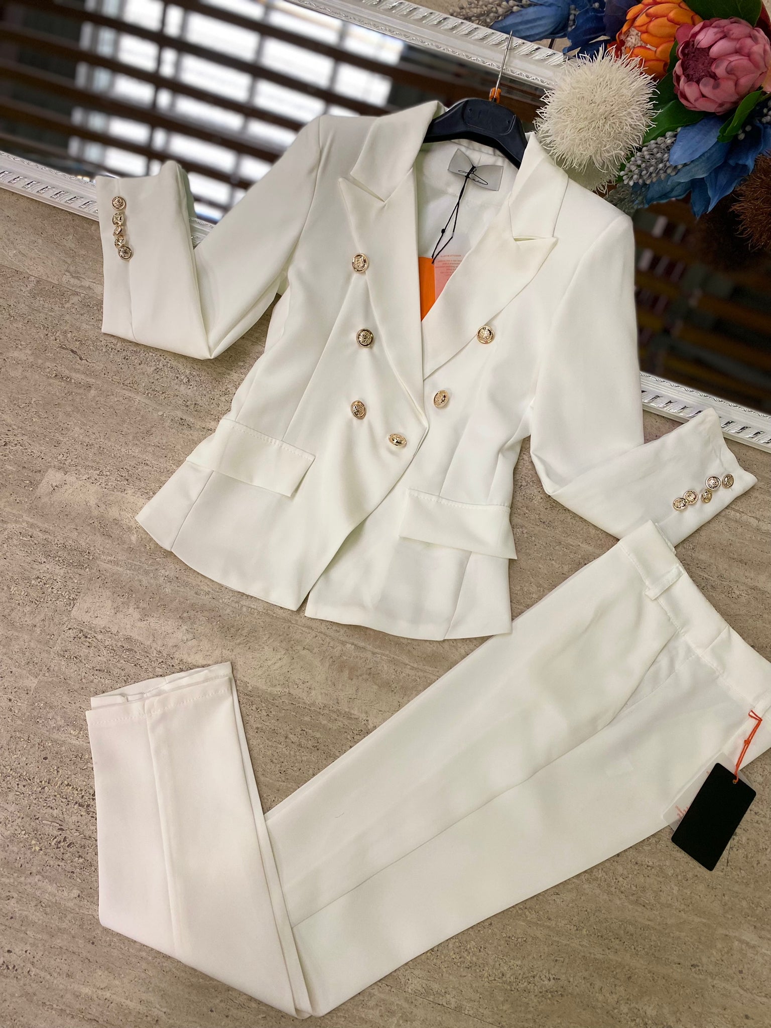 Completo elegante giacca e pantaloni a sigaretta