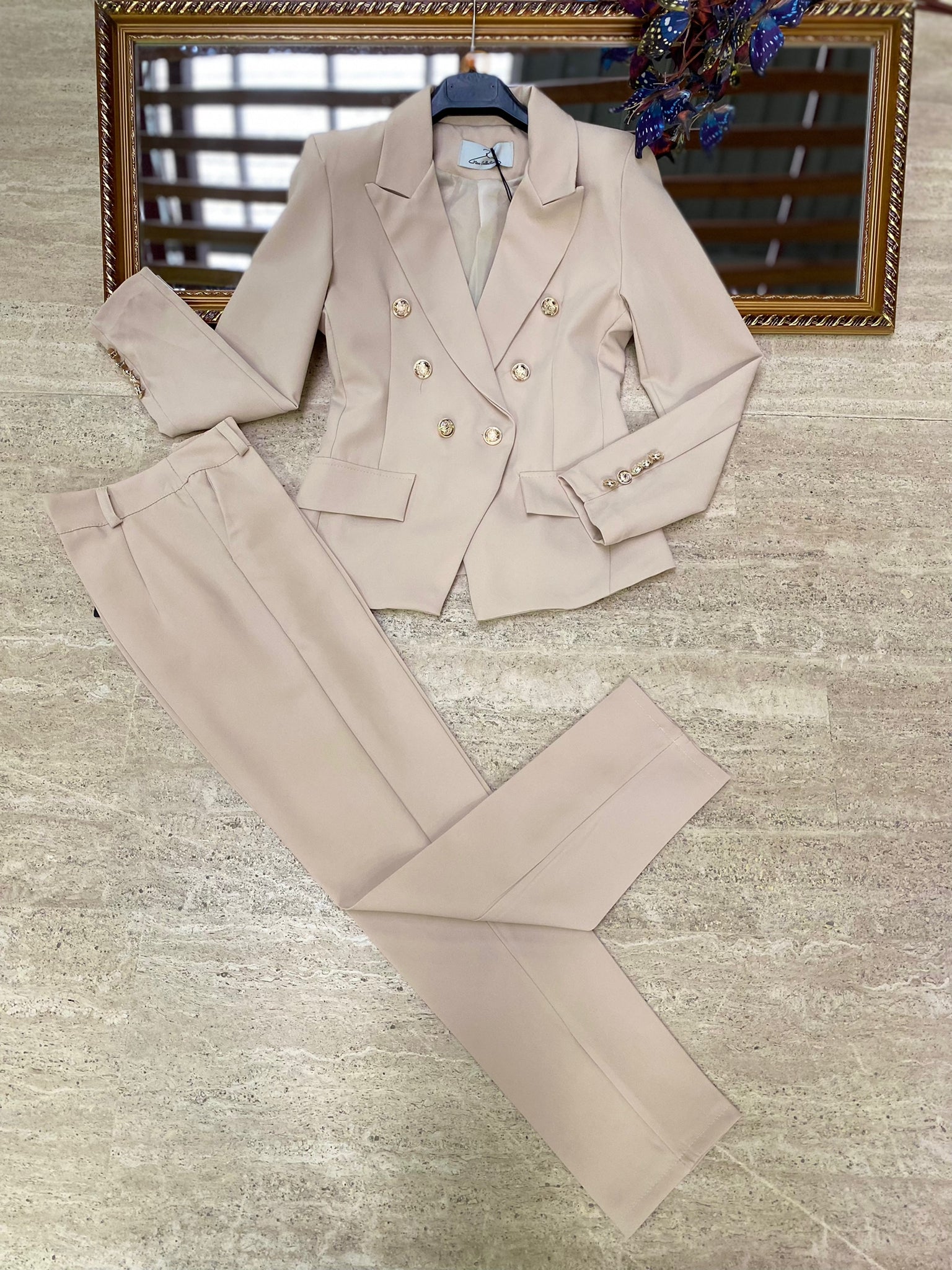 Completo elegante giacca e pantaloni a sigaretta