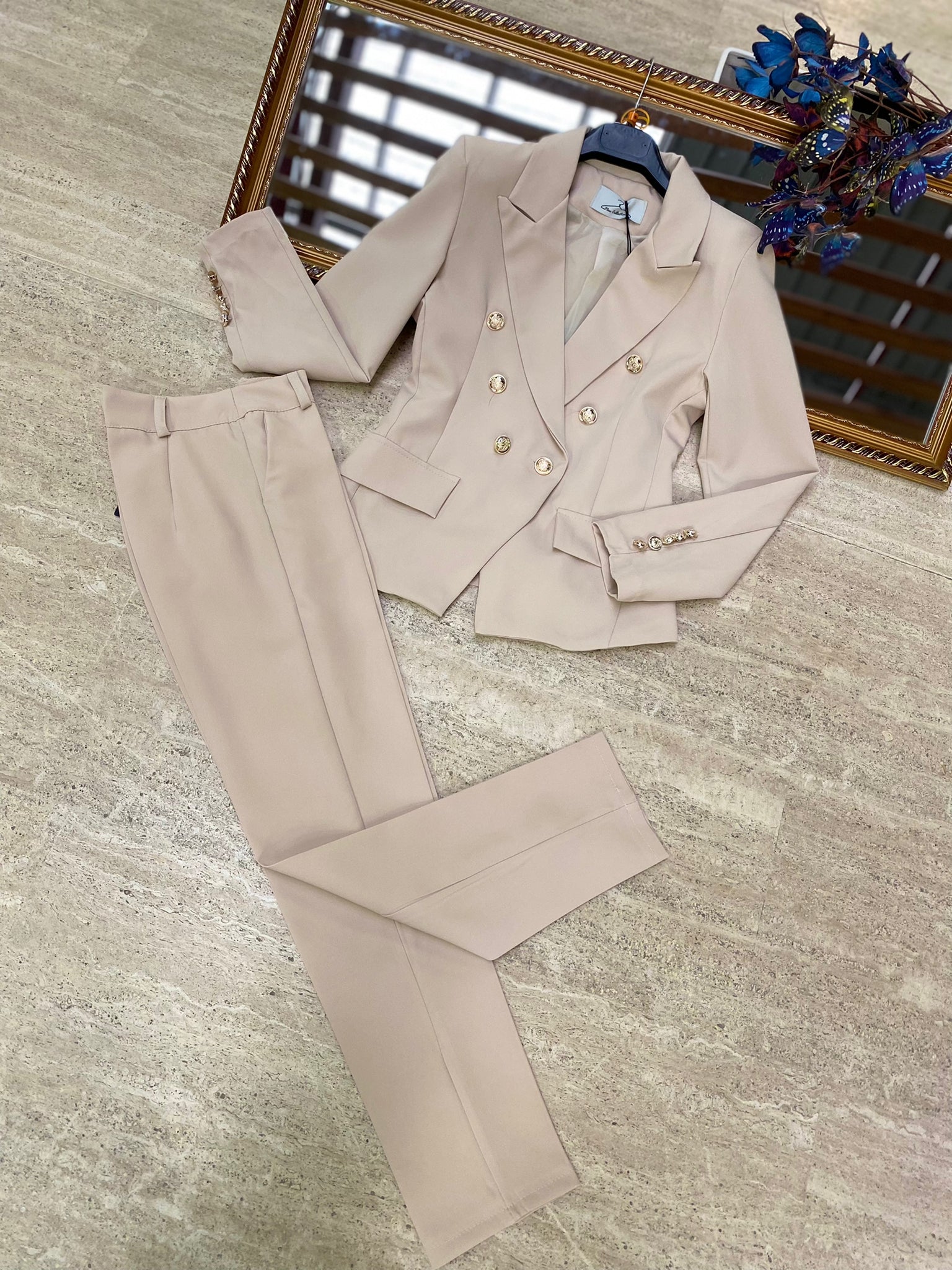 Completo elegante giacca e pantaloni a sigaretta