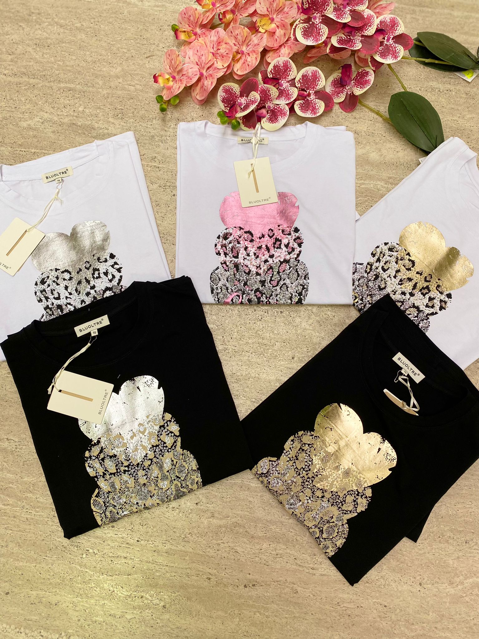 T-shirt in cotone con stampa cuore love