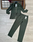 Pantaloni a sigaretta con svolta
