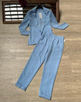 Pantaloni a sigaretta con svolta