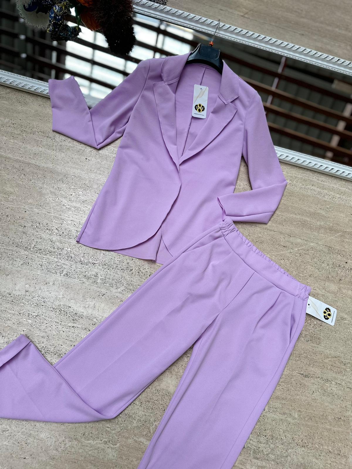 Pantaloni a sigaretta con svolta