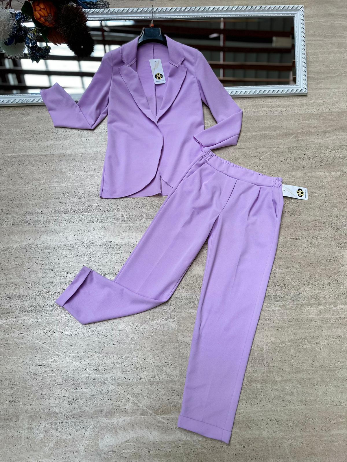 Pantaloni a sigaretta con svolta