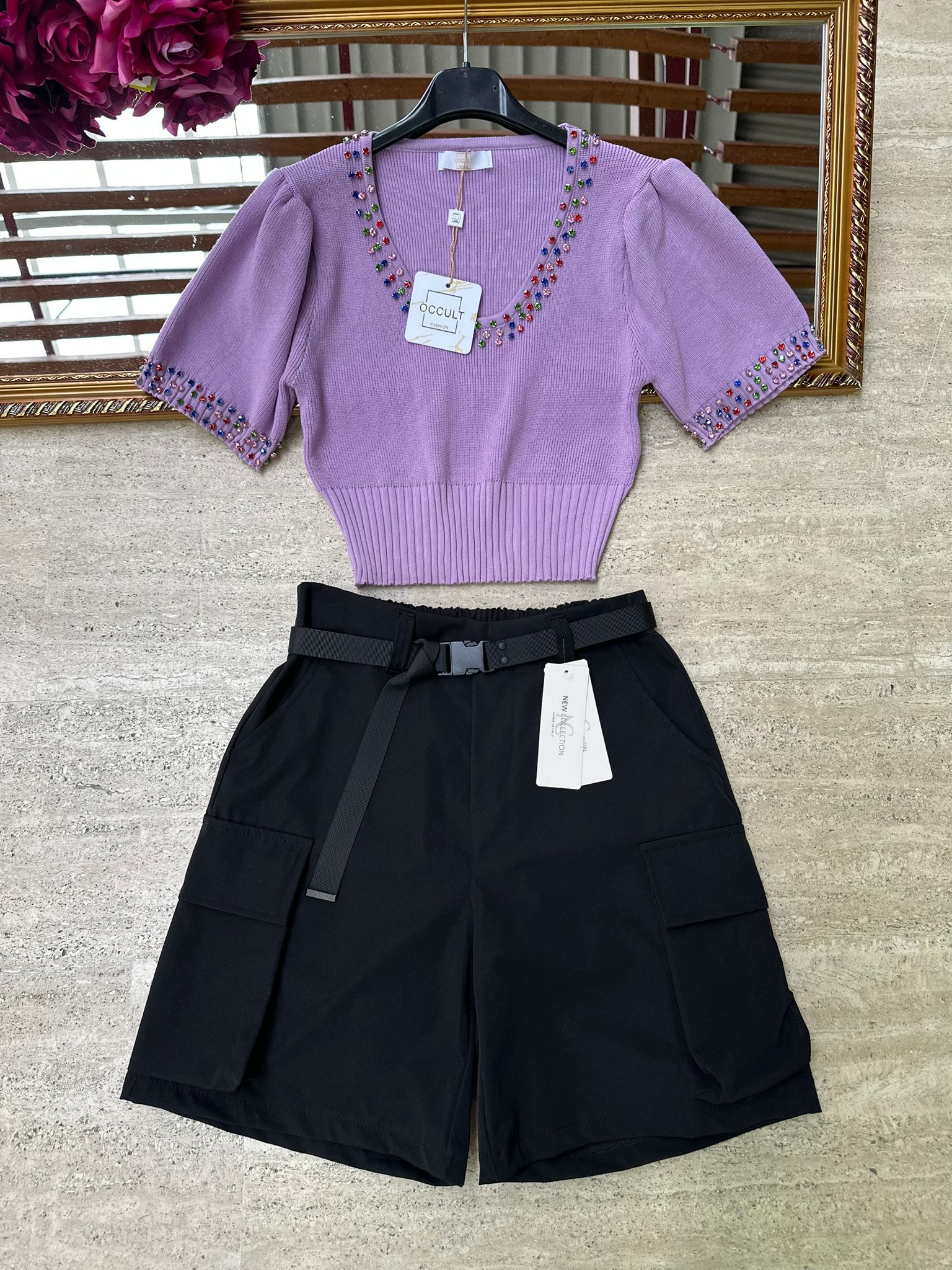 Maglia con decorazioni gioielli