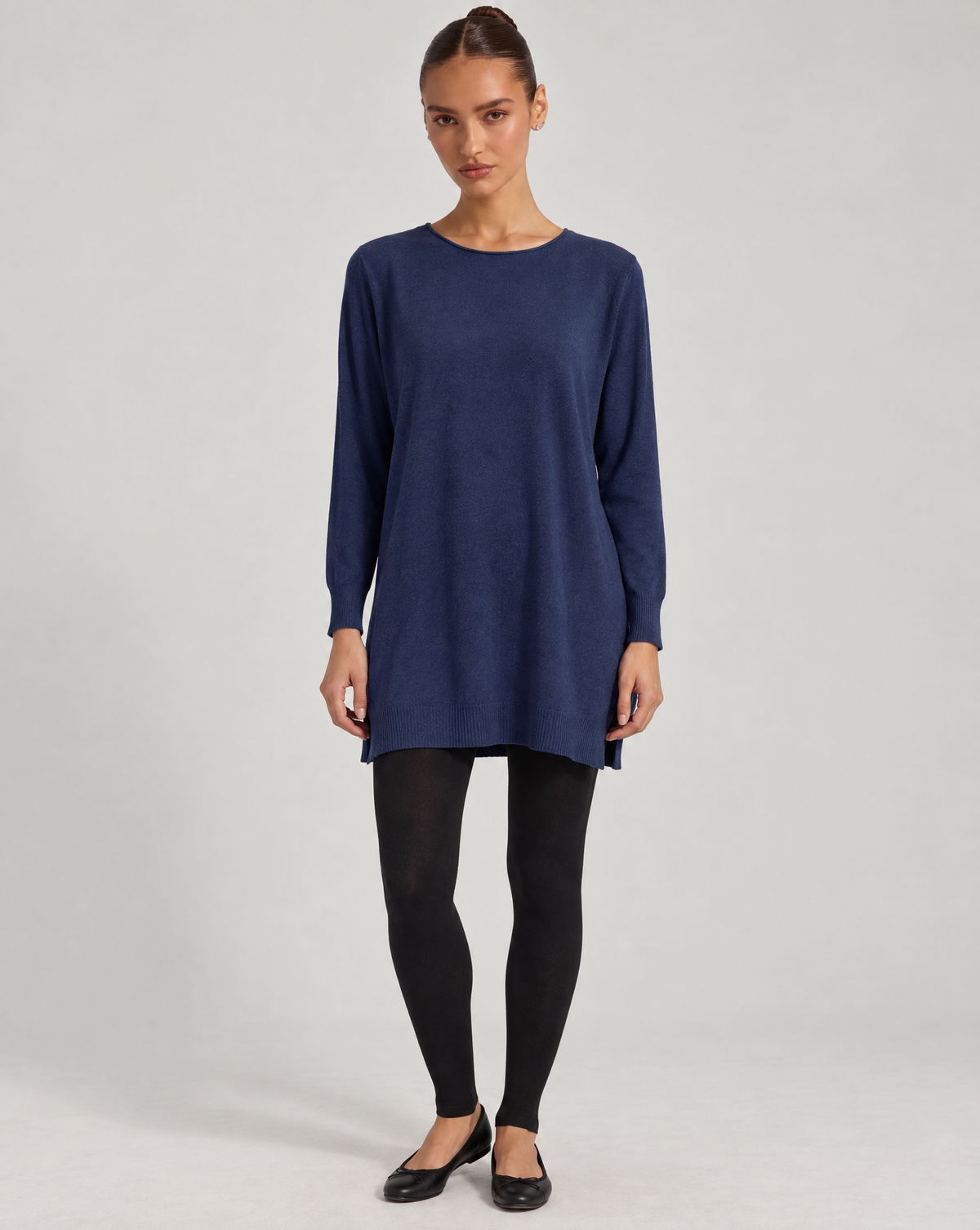 Abito tunica in maglia blu indossato da Polly 6, vista frontale