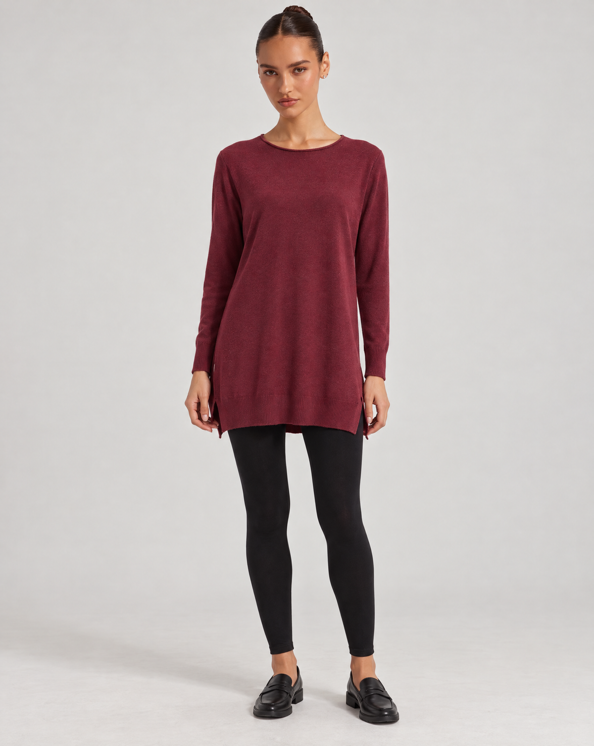Abito tunica in maglia bordeaux indossato da Polly 6, vista frontale