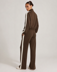 Completo donna b6 8711 marrone indossato da Polly 6, vista posteriore