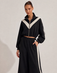 Completo donna b6 8711 nero indossato da Polly 6, dettaglio frontale