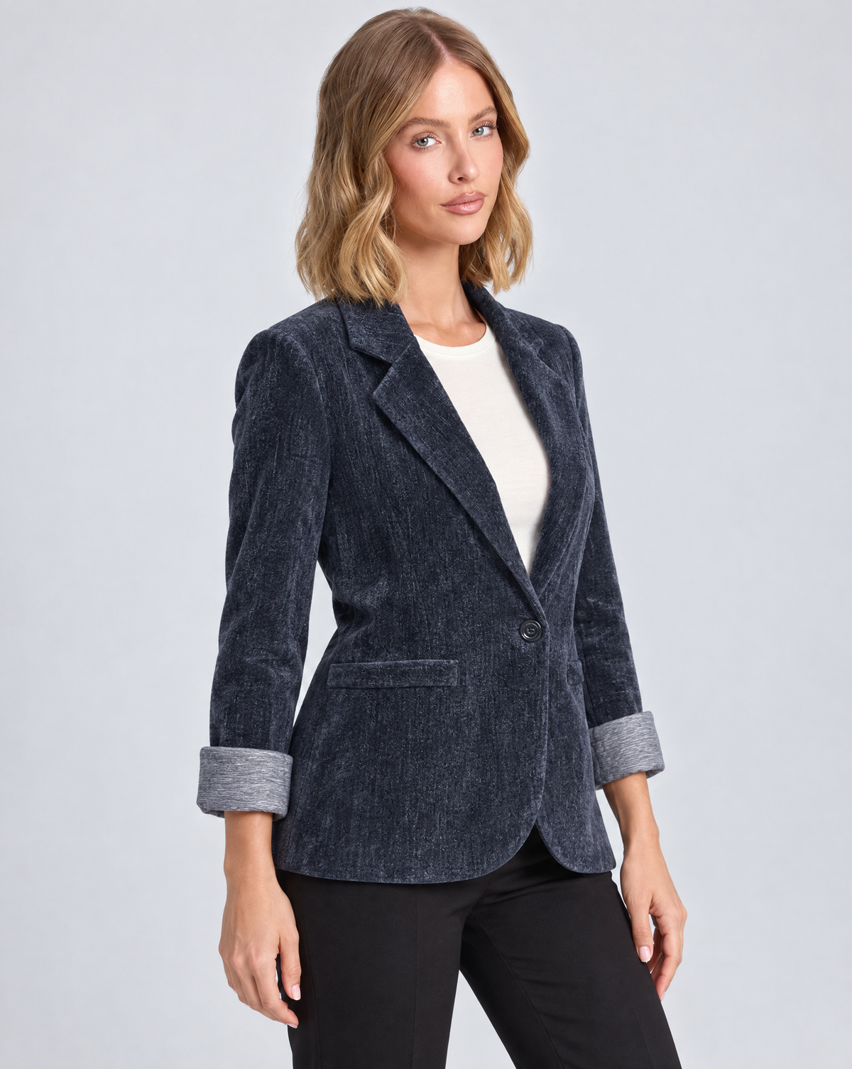 Blazer donna in ciniglia blu indossato da Polly 5, vista tre quarti
