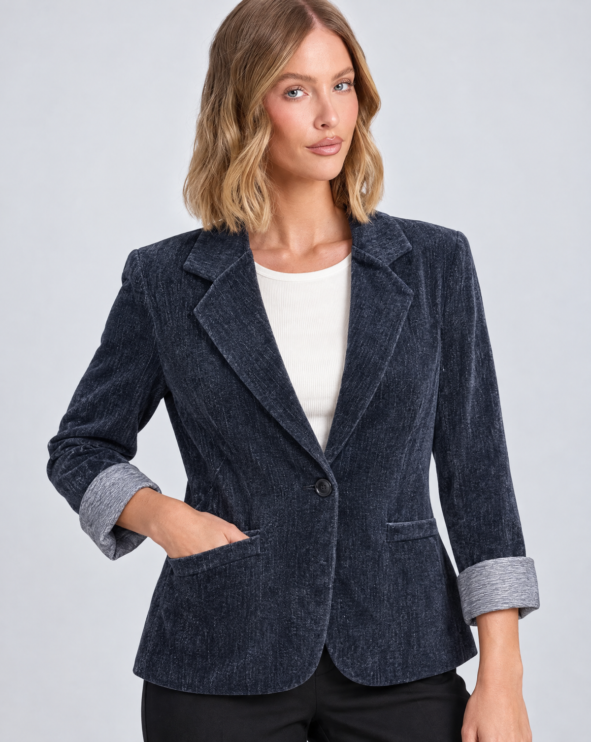 Blazer donna in ciniglia blu indossato da Polly 5, dettaglio busto
