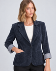 Blazer donna in ciniglia blu indossato da Polly 5, dettaglio busto
